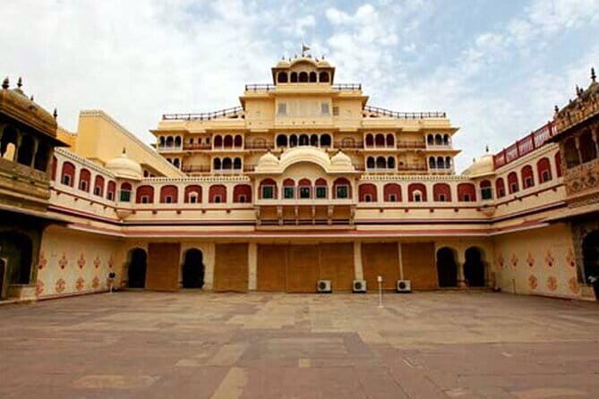 Jaipur One Day Private Sightseeing Tour with Guide - FAQ