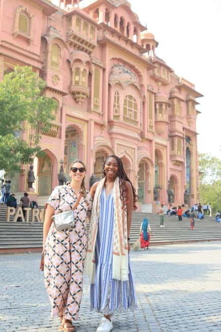 Jaipur: Patrika Gate Professional Photoshoot with Local - An In-Depth Look at the Jaipur Patrika Gate Photoshoot