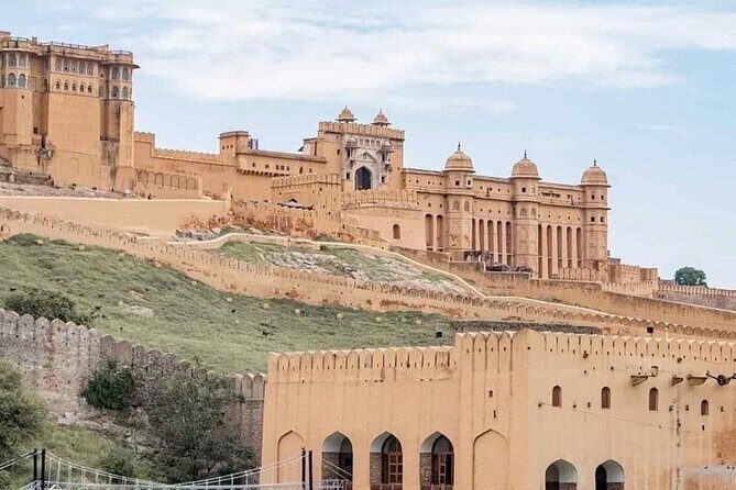 Jaipur Private Full Day Sightseeing Tour with Guide by Car - Gaitore Ki Chhatriyan – Royal Cremation Site