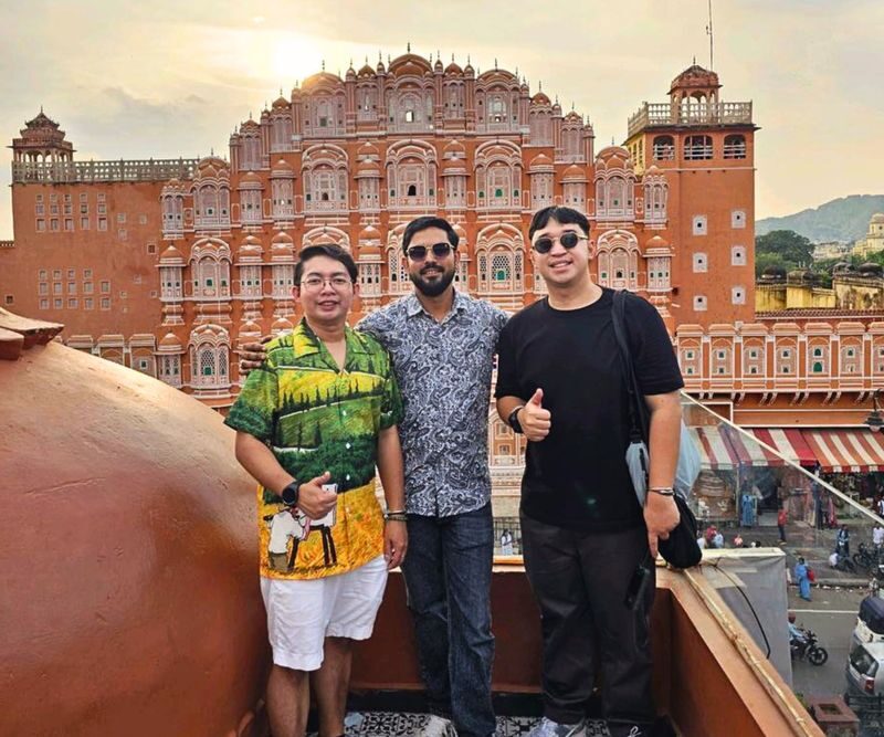 Jaipur: Private Jaipur Guided Full Day Tour by Car - City Palace: royal life behind the walls