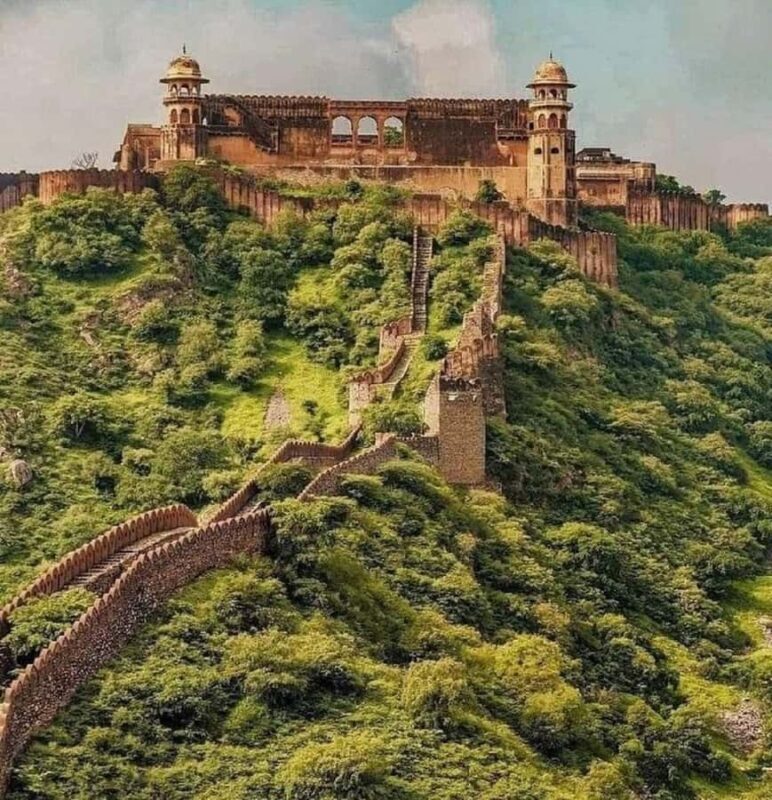 Jaipur: Stepwell, Amber, Jaigarh, Nahargarh Forts & by Jeep - Exploring Jaipur’s Forts with a Jeep