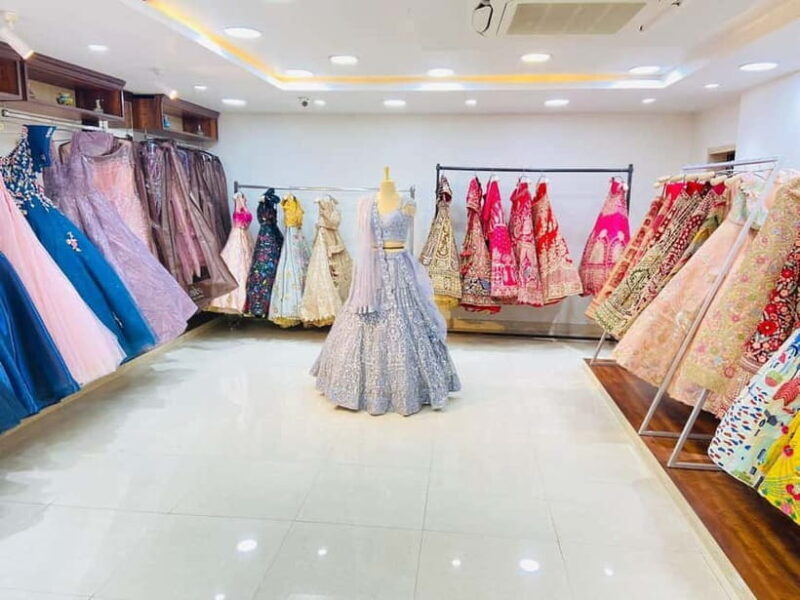 Jaipur: Wedding Outfit Shopping Tour with Local Guy - The Experience You Can Expect