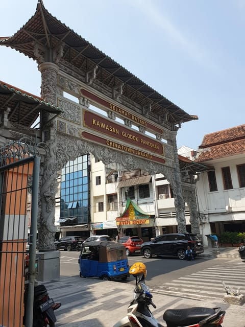 Jakarta: 10-Tasting Private Food Tour With a Local Host - Culinary Delights to Expect