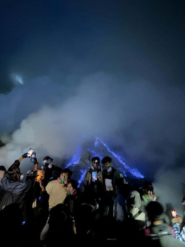 Jakarta: 5-Day Java Tour with Borobudur & Bromo Drop in Bali - Day 5: Ijen Crater’s Blue Fire and Balis Beach Paradise