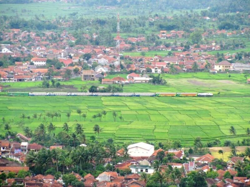 Jakarta: 5 Days Borobudur Prambanan Bromo Ijen To Bali - Mount Bromo: Sunrise Spectacle and Volcanic Terrain