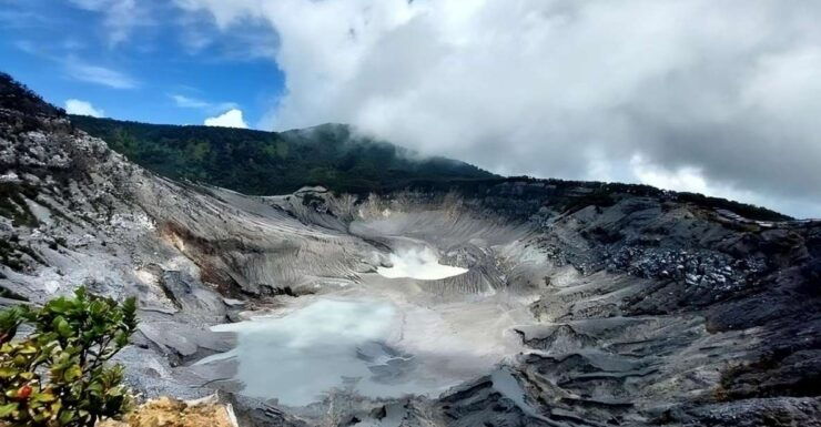 Jakarta: Bandung Volcano Day Tour - Tour Highlights