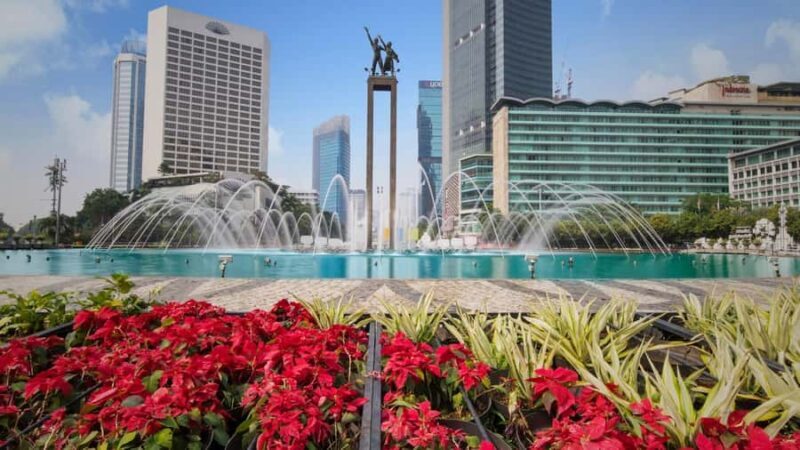 Jakarta: Guided Instagram Tour of Monas - An In-Depth Look at the Jakarta Guided Instagram Tour