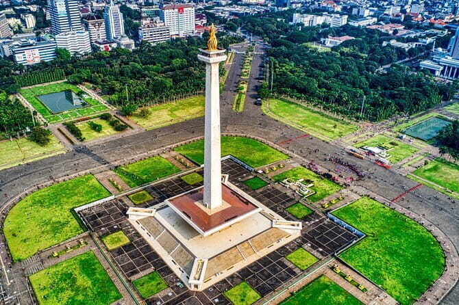 Jakarta Highlight Places with Multilingual Guide - Why Choose This Jakarta Tour?
