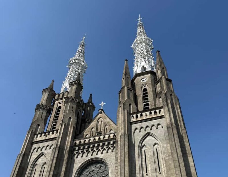 Jakarta: Java to Bali Train Tour with Hotels - FAQs