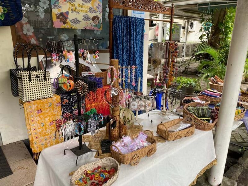 Jakarta Landmark Tour with Batik Workshop - FAQ