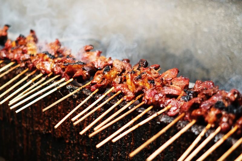 Jakarta: Local Street Food Tour with MRT Transportation - How much food is included, and what the price buys