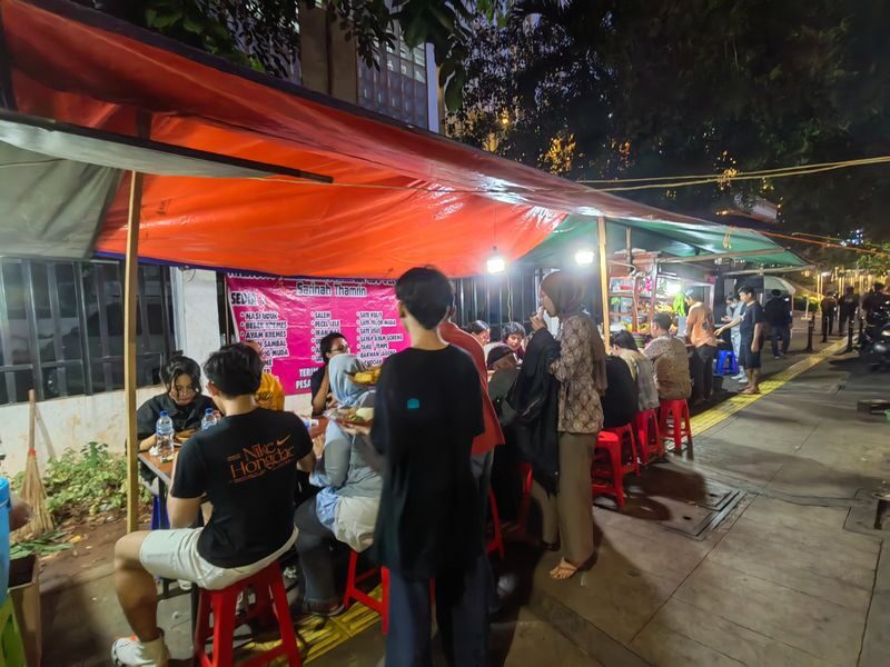 Jakarta: Local Street Food Tour with MRT Transportation - Should you book the Jakarta street food tour?