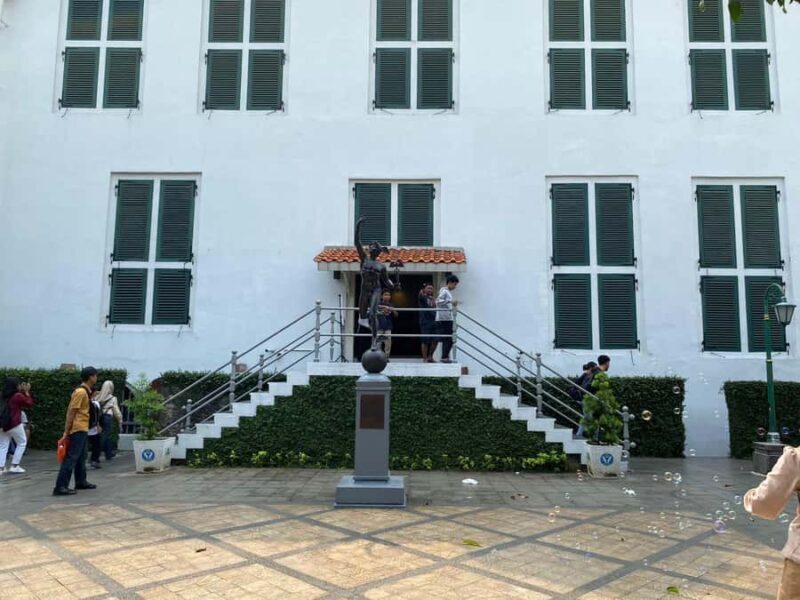 Jakarta: National Monument, Mosque, and Old Town Tour - FAQs