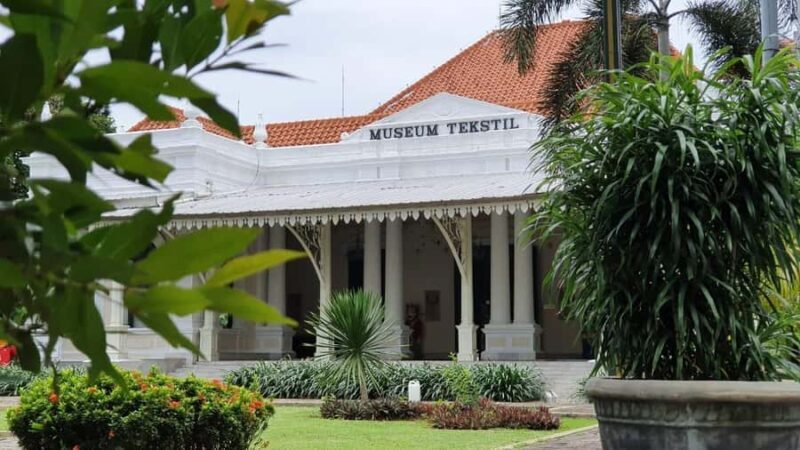 Jakarta Old Town Tour with Batik Workshop - The Itinerary in Detail: What to Expect