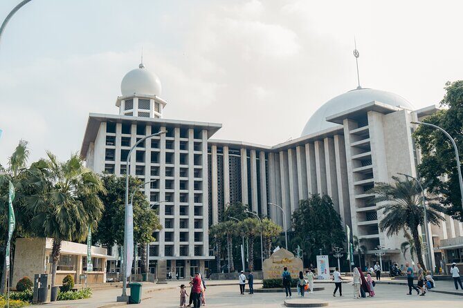 Jakarta One Day Trip Faith and Sunset Journey - Exploring Jakarta’s Spiritual Heart: Istiqlal Mosque