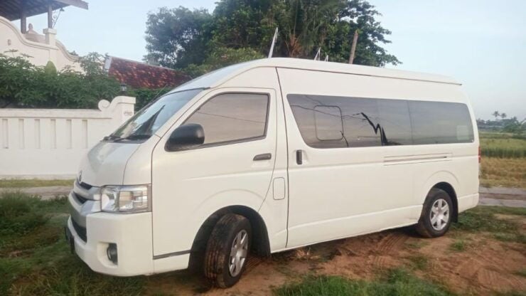 Jakarta : Private Car Charter With Driver in Group by Van - Good To Know
