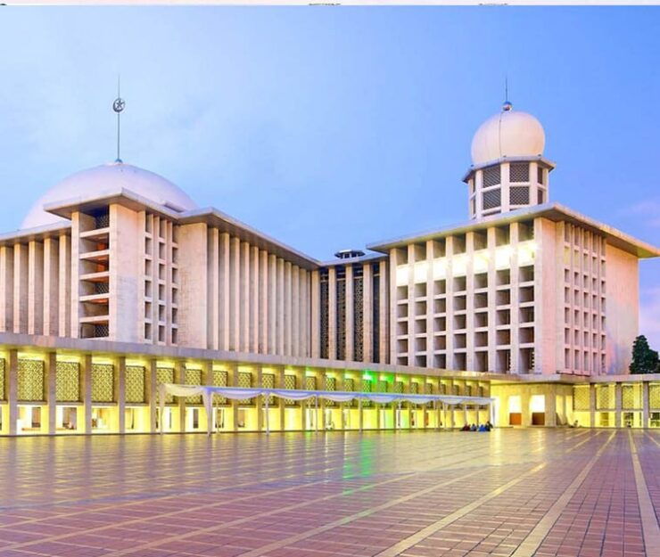 Jakarta : Private City Tour With Tour Guide Speaking Italy - Key Points