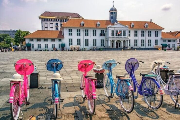 Jakarta: Private Custom Tour With a Local Guide - Guided Tour Information