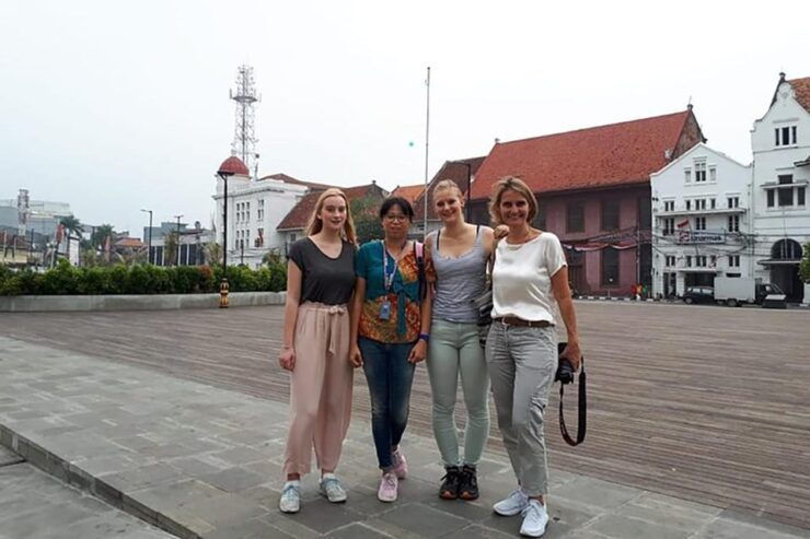 Jakarta Private Tour With Local Guide & Lunch - Inclusions and Amenities