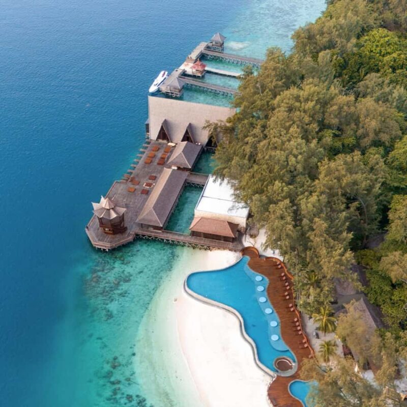 Jakarta: Private Yacht Trip to Dolphin, Ponco & Asha Islands - The Voyage and First Stop: Dolphin Island