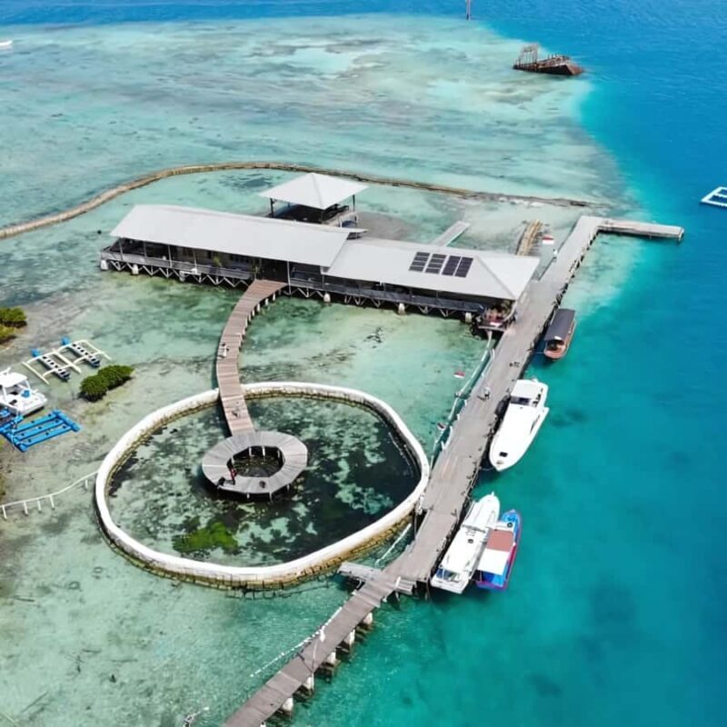 Jakarta: Private Yacht Trip to Dolphin, Ponco & Asha Islands - The Floating Seafood Lunch at Nusa Keramba