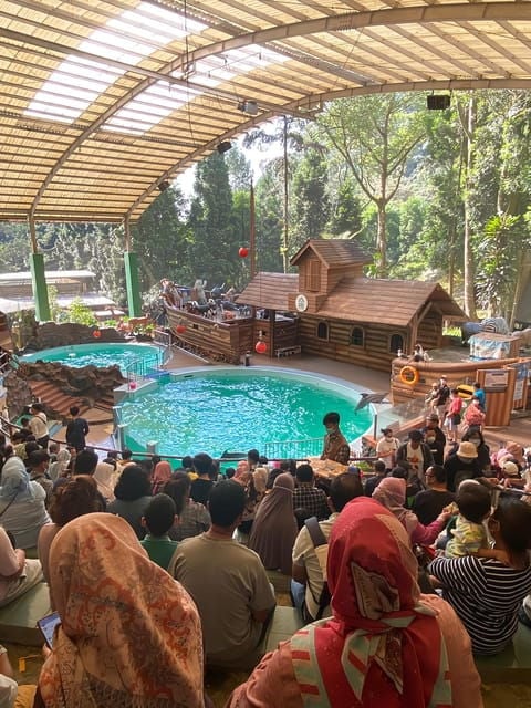 Jakarta: Safari Park Show, Tea Plantation & Waterfall - Key Points