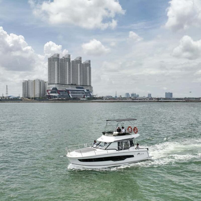 Jakarta: Sunset Yacht for Party & Birthday with Champagne - Who Will Enjoy This Experience?