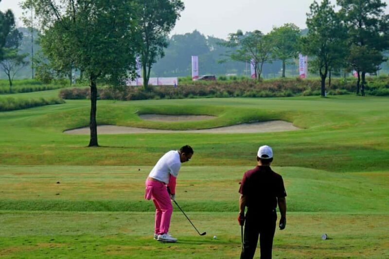 Jakarta: Suvarna Golf Experience w/ Caddies & Hotel Transfer - Practical Tips & Considerations