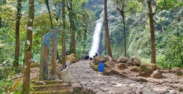 Jakarta Tour: Situ Gunung Waterfall & Suspension Bridge - Booking and Cancellation Policy