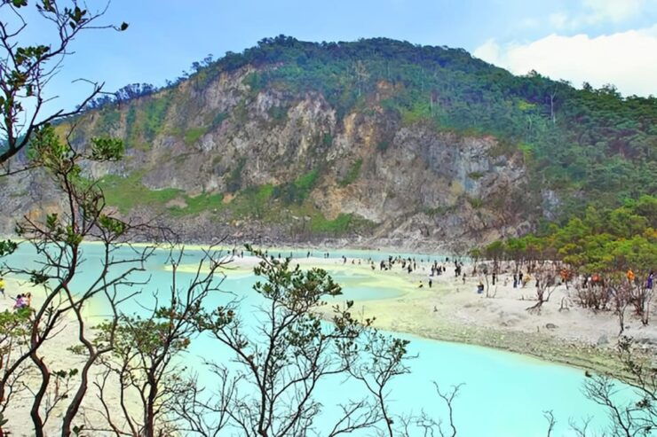 Jakarta Tour: White Crater, Pinisi Restaurant, Hotspring - Itinerary Highlights