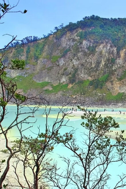 Jakarta Tour: White Crater, Pinisi Restaurant, Hotspring - Journey to Bandung