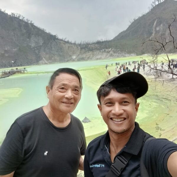 Jakarta Tour: White Crater, Pinisi Restaurant, Hotspring - Relaxing at Hotsprings