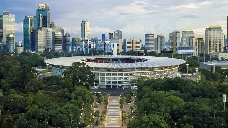 Jakarta Walking Tour with MRT | Multilingual Guide - Blok M: Literacy Park, square, and Little Tokyo