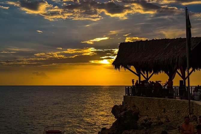 Jamaica Sunset at Ricks Cafe Private Tour With Transfer - Tour Overview