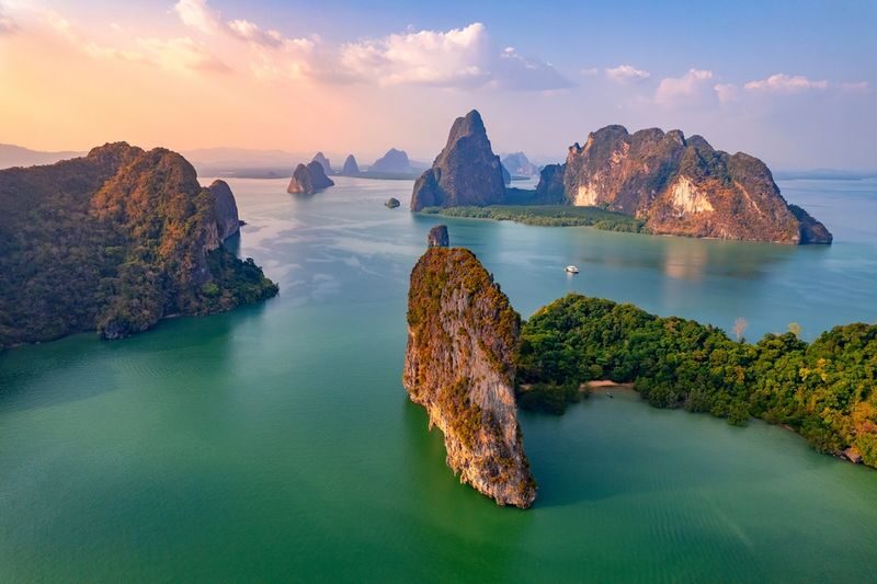 Jame Bond, Hong Island and Naka Island Day Tour - Lunch with a view of Koh Panyee