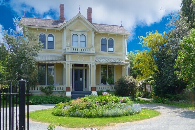James Bay Heritage House Tour - An In-Depth Look at the James Bay Heritage House Tour