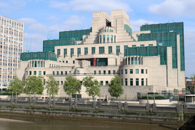 James Bond 2-Hour Walking Tour of London - Inclusions and Requirements