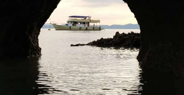 James Bond Sunset Boat Tour - Tour Highlights