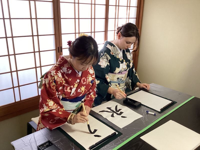 Japanese Calligraphy Class in Ninenzaka (Kyoto) - What to know before you book