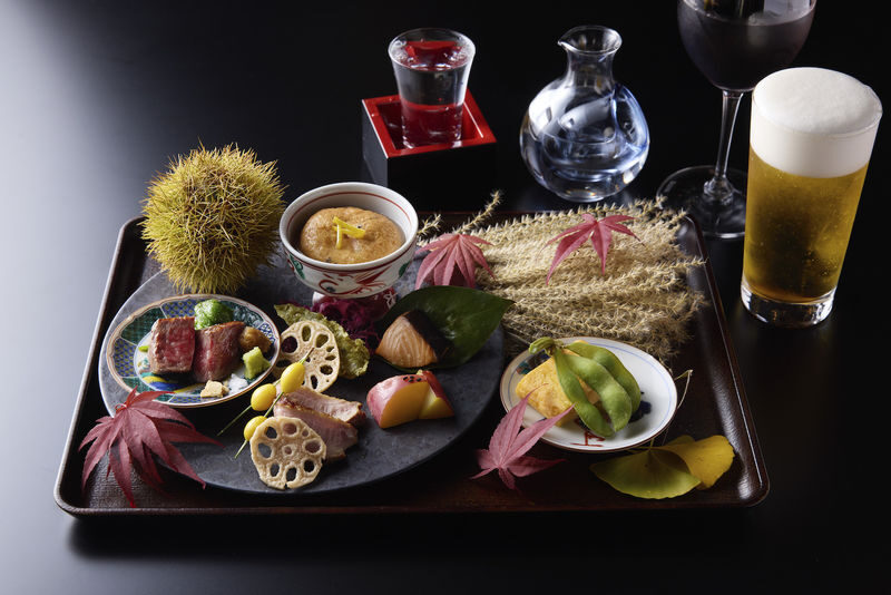 Japanese Cuisine & Geisha Performances Cultural Experience in Tokyo - A modern Tokyo setting for traditional arts