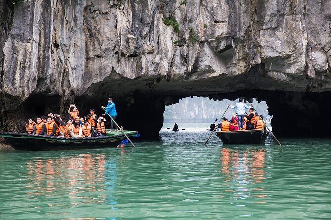 [Japanese Guide] Full-Day HalongBay Cruise [with Kayaking, Lunch] - Kayaking Adventure