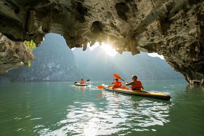 [Japanese Guide] Full-Day HalongBay Cruise [with Kayaking, Lunch] - Scenic Views and Photo Opportunities