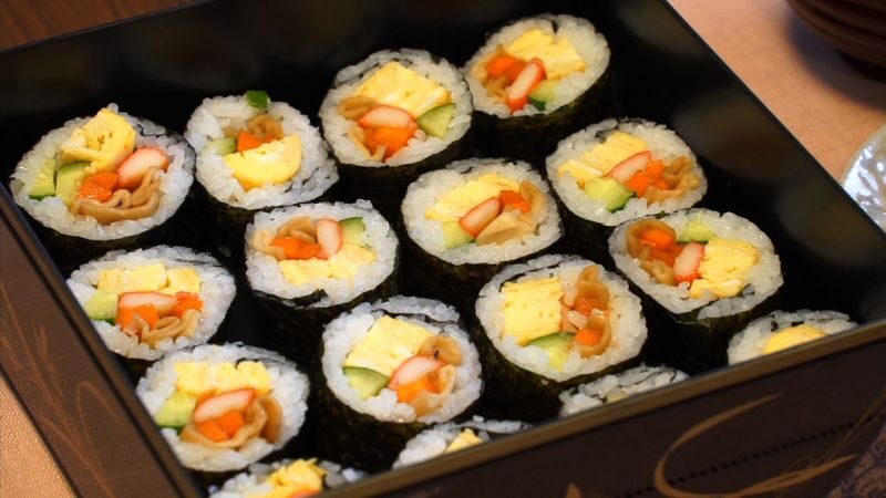 Japanese Rolled Sushi cooking in Tokyo - At a glance