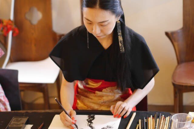 Japanese Sumi-e Ink Painting Experience at a Tea Shop in Tsukiji - Choose a subject, then choose what to take home