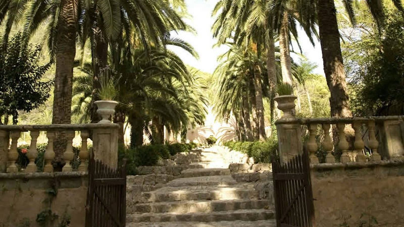 Jardines de Alfabia ticket in Mallorca - Following the paths, fountains and old trees