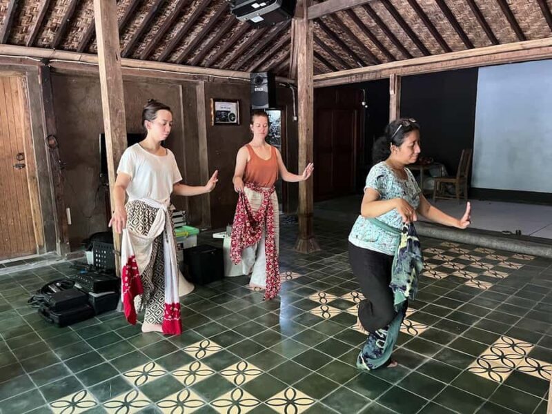 Javanese Dance Workshop with Kraton Palace Dancer - An Authentic Dive into Java’s Dance Traditions