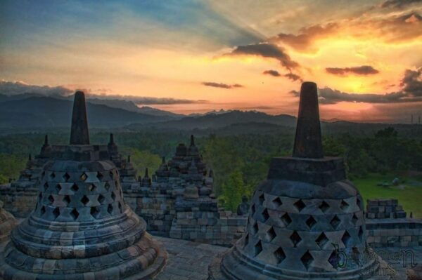 Javas Highlight Guided Tour From Jakarta or Bali - Additional Experiences to Consider