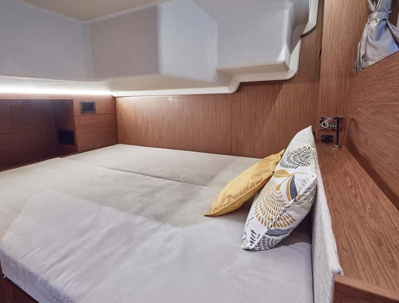 Jeanneau NC33- 4 hour Luxury Yacht Charter Blue Lagoon - Special Features and Add-Ons