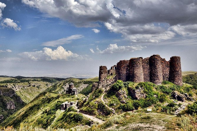 Jeep Tour to Amberd- Mt Aragats-Kari Lake - Tour Amenities