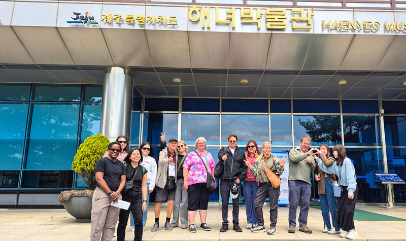 Jeju East Tour with Haenyeo Show & Lava Tube & Coastal Highlights - Seongsan Ilchulbong and the Haenyeo show